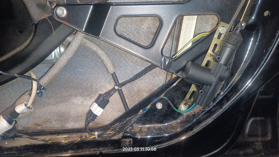 Ремонт электрозамка двери — Lada Калина универсал, 1,6 л, 2010 года ...