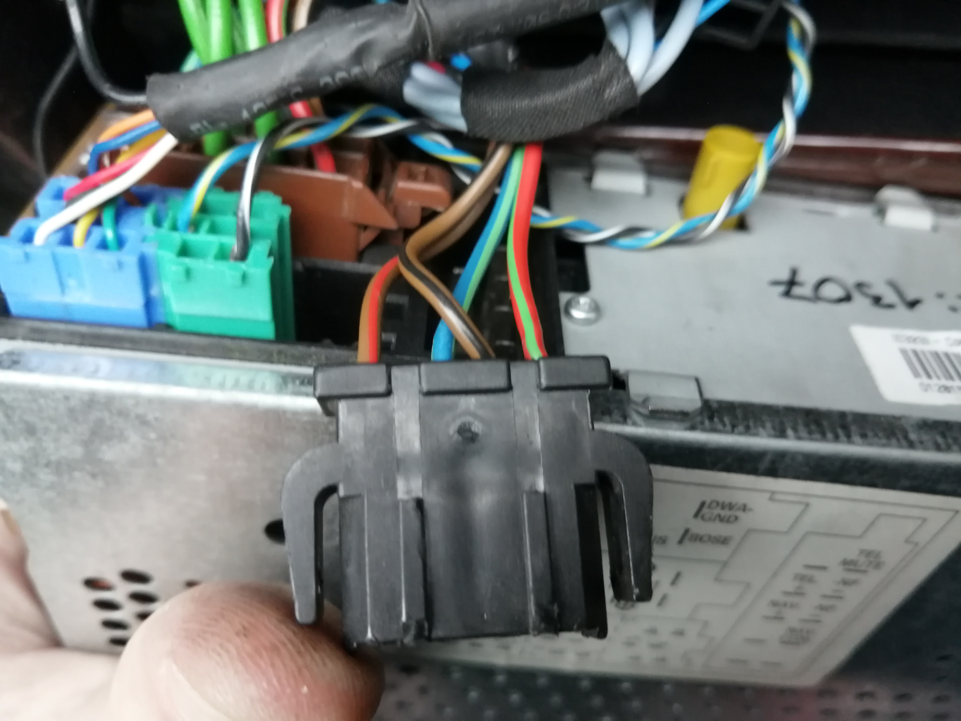 Магнитола пионер провода по цветам на колонки. Схема подключения колонок к магнитоле пионер. Схема соединения динамиков в калине 1. Как подключить задние колонки. Задние штатные колонки ваз 2106.