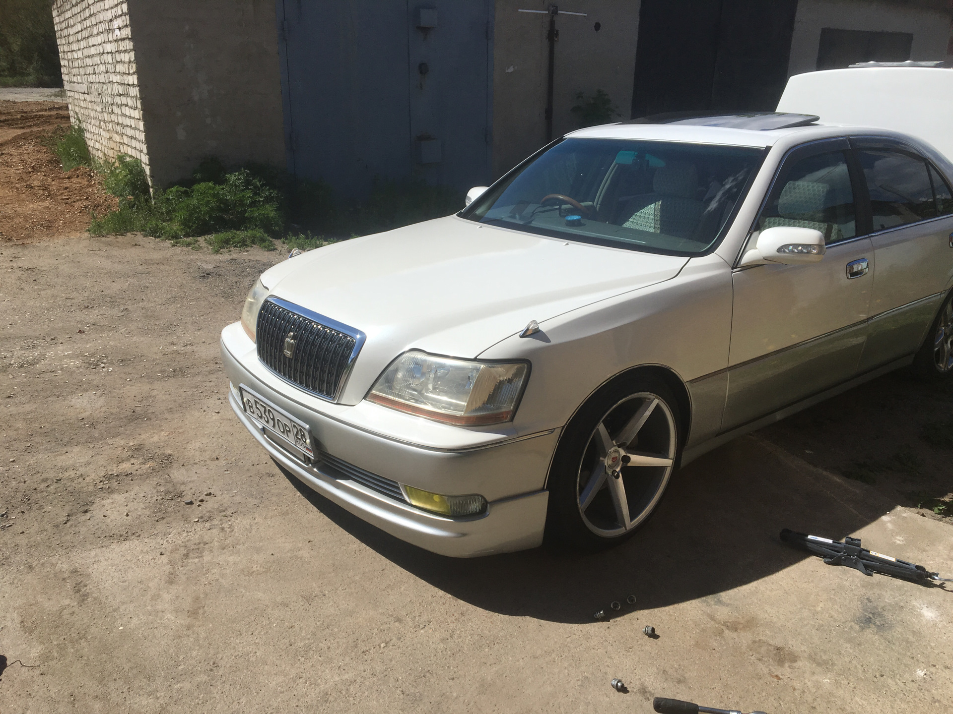 Дром амурская область кроун. Toyota Crown Majesta s170. Краун Маджеста 170. Toyota Crown Majesta 171. Toyota Crown Majesta s140.