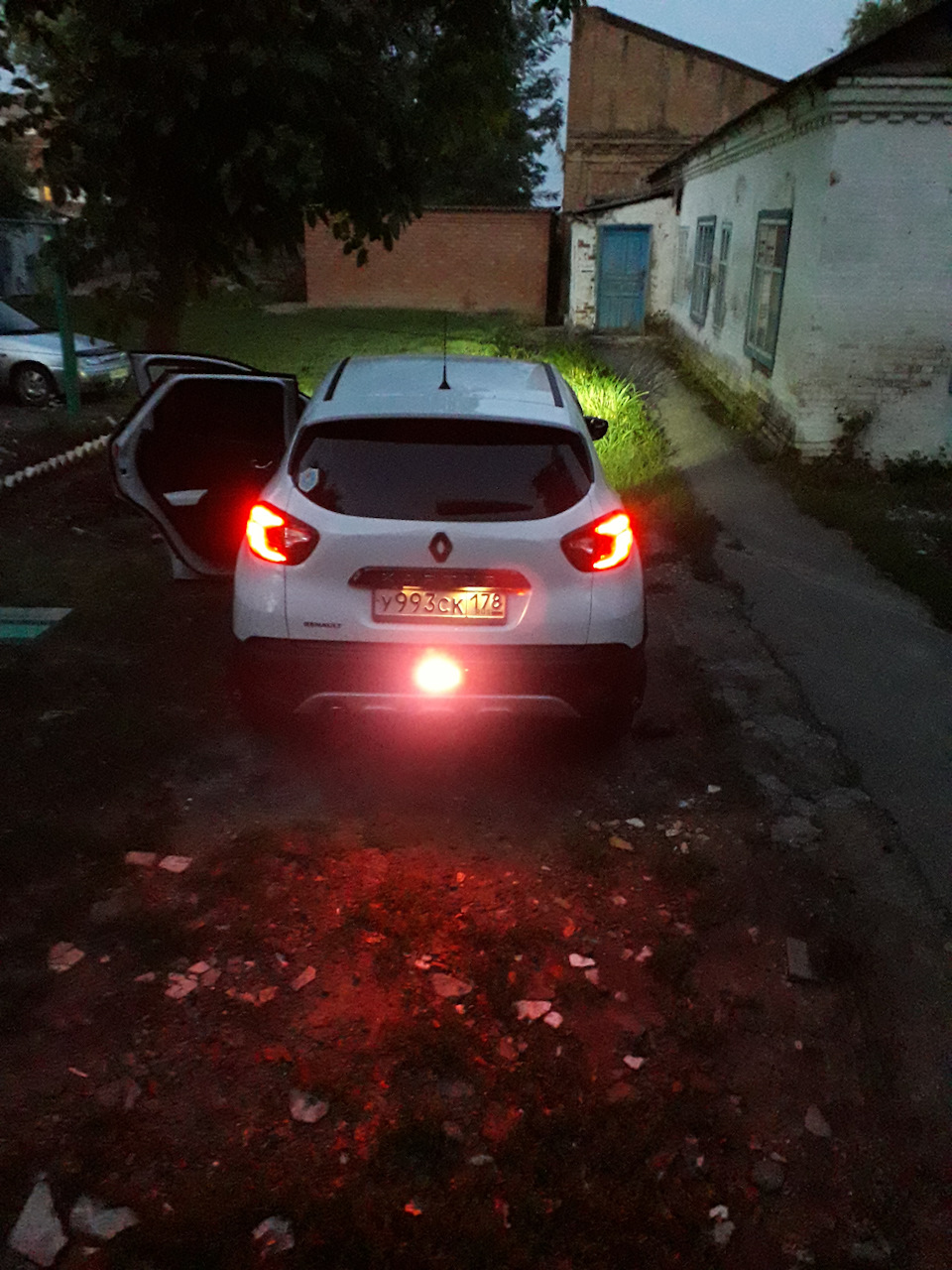 Как поменять лампу заднего хода рено каптур Задний противотуманный фонарь ! - Renault Kaptur (2016), 1,6 л, 2016 года стайли