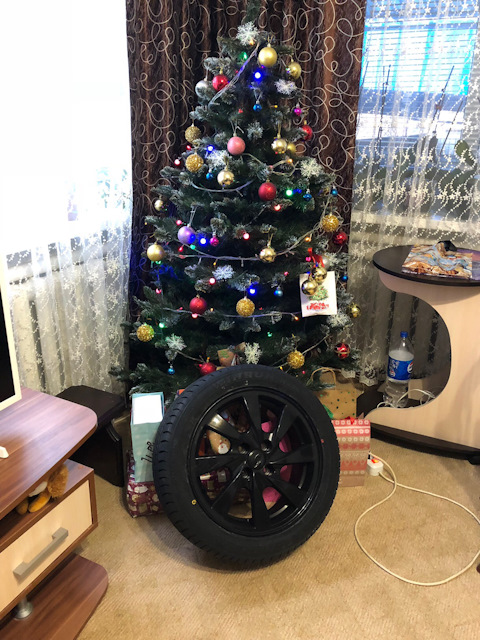 Черная приора на черных дисках r15