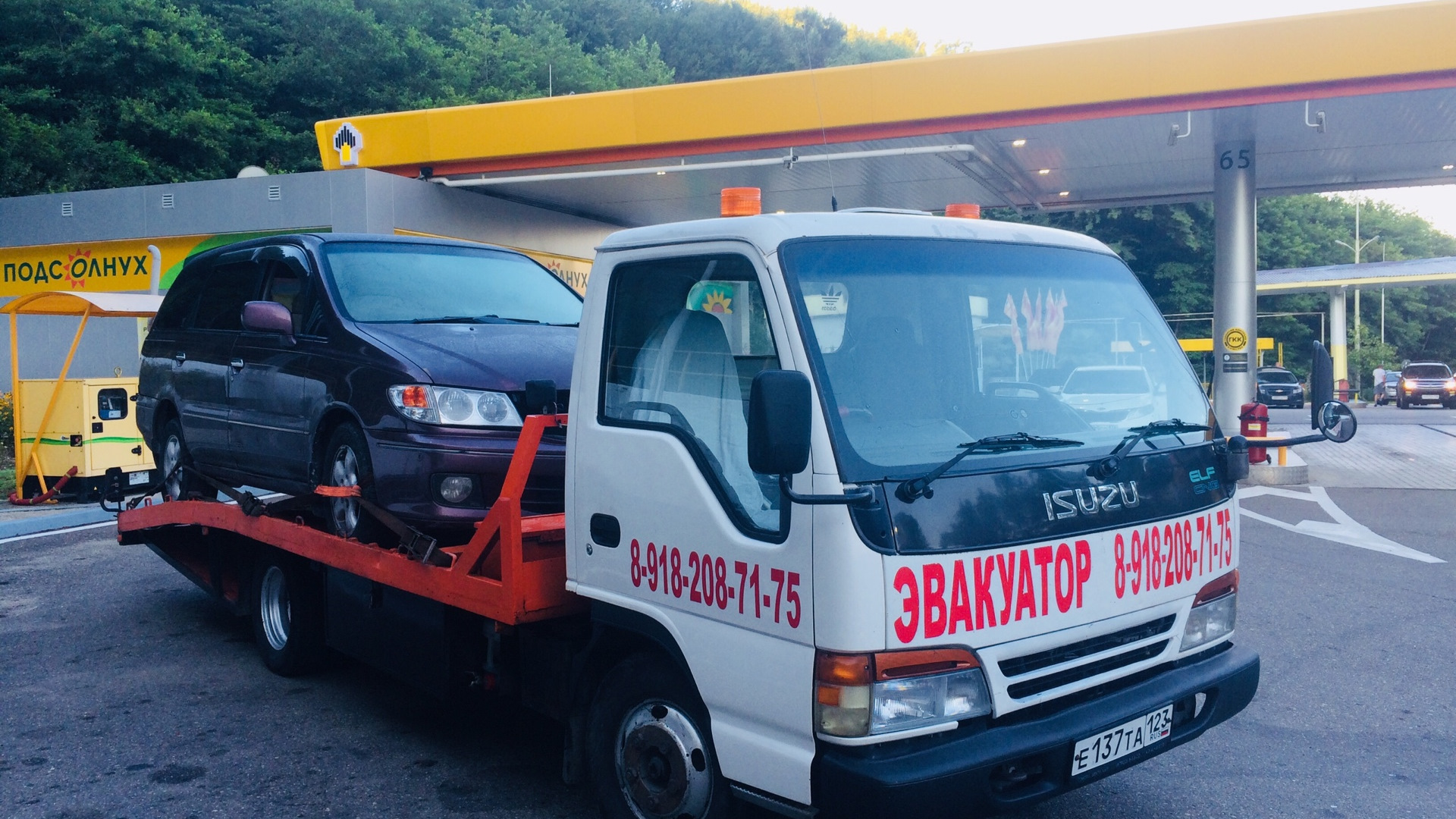 Исузу эльф отзывы. Isuzu Elf самосвал эвакуатор.