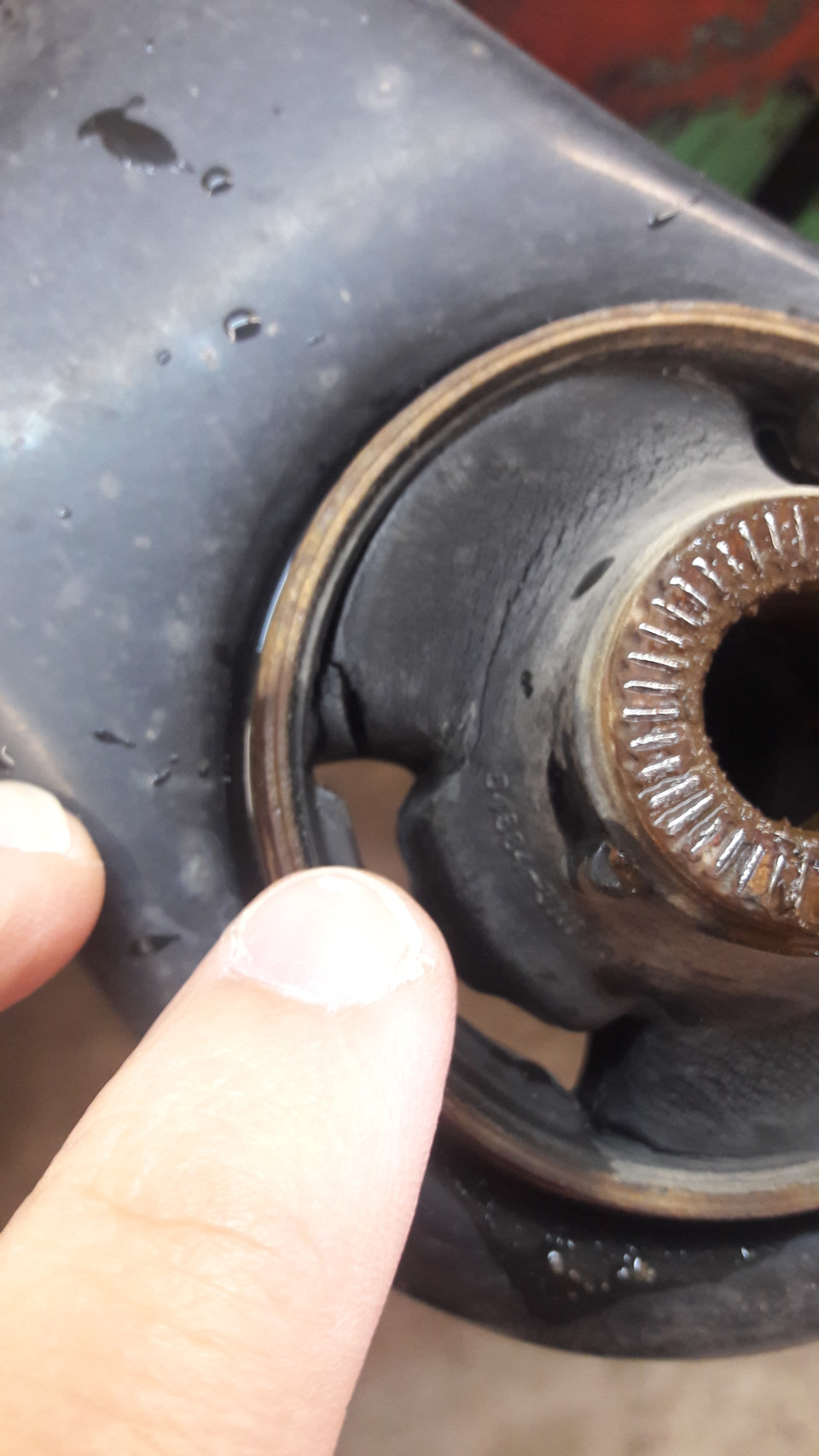 Замена сайлентблоков передних рычагов - KIA Ceed (1G), 1,6 л, 2011 года своими р