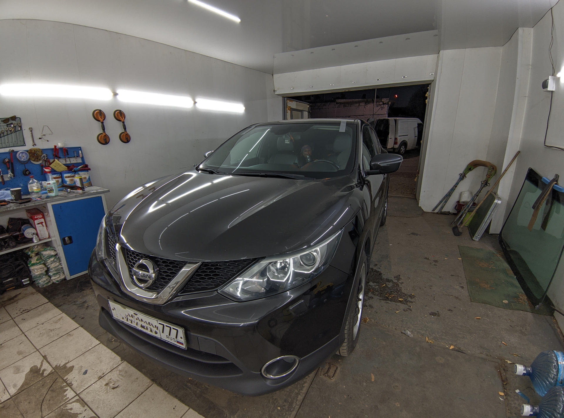 Замена лобового стекла! — Nissan Qashqai (2G), 2 л, 2014 года | поломка ...