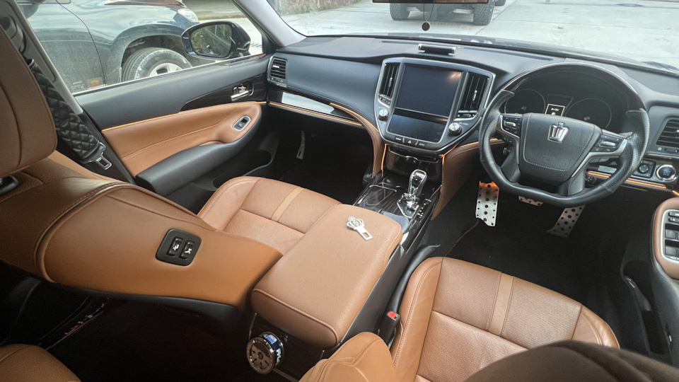 Фото в бортжурнале Toyota Crown (S210)