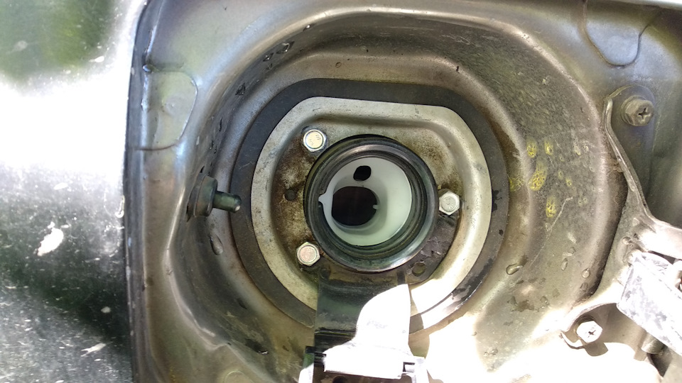 Суба не жрёт бензин, он из неё убегает сам. — Subaru Legacy (BC/BJ/BF ...