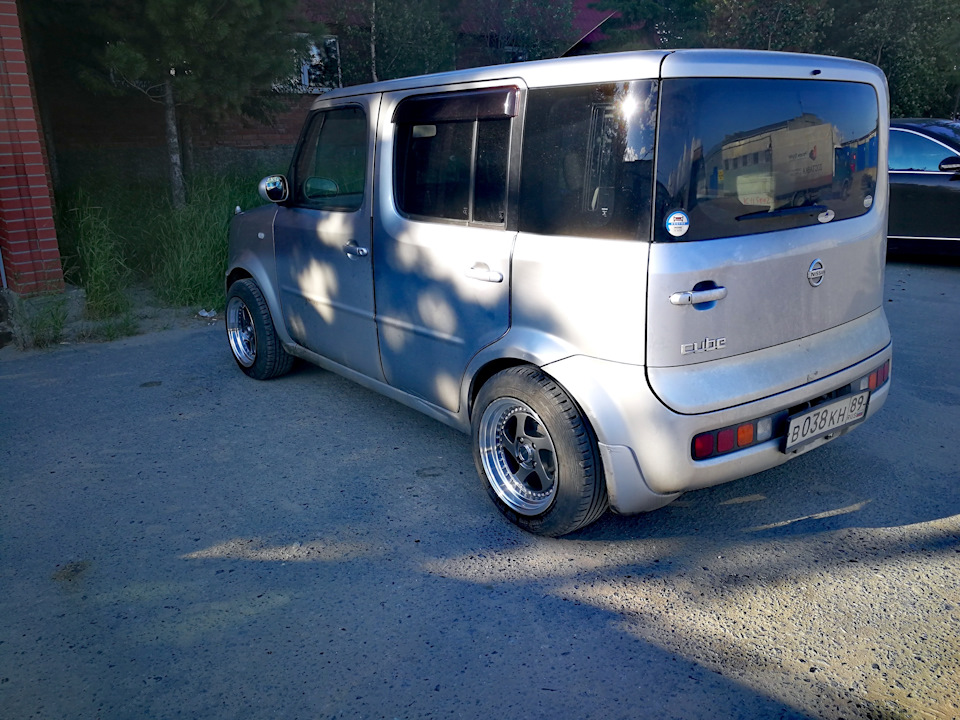 Nissan Cube 2002 stance