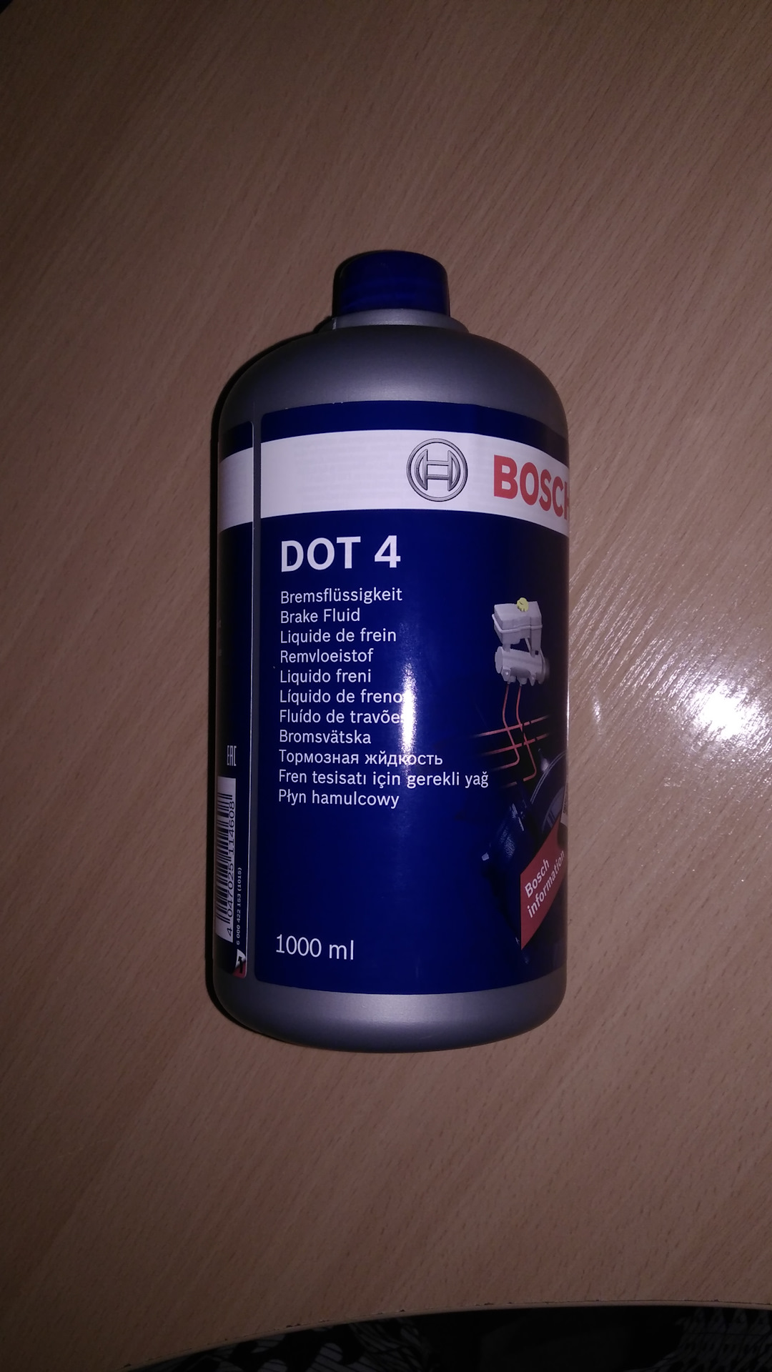 Тормозная жидкость bosch. Bosch 1987479107. Тормозная жидкость бош 1 литр. Dot 4 Bosch 1л. Тормозная жидкость бош ДОТ 4.