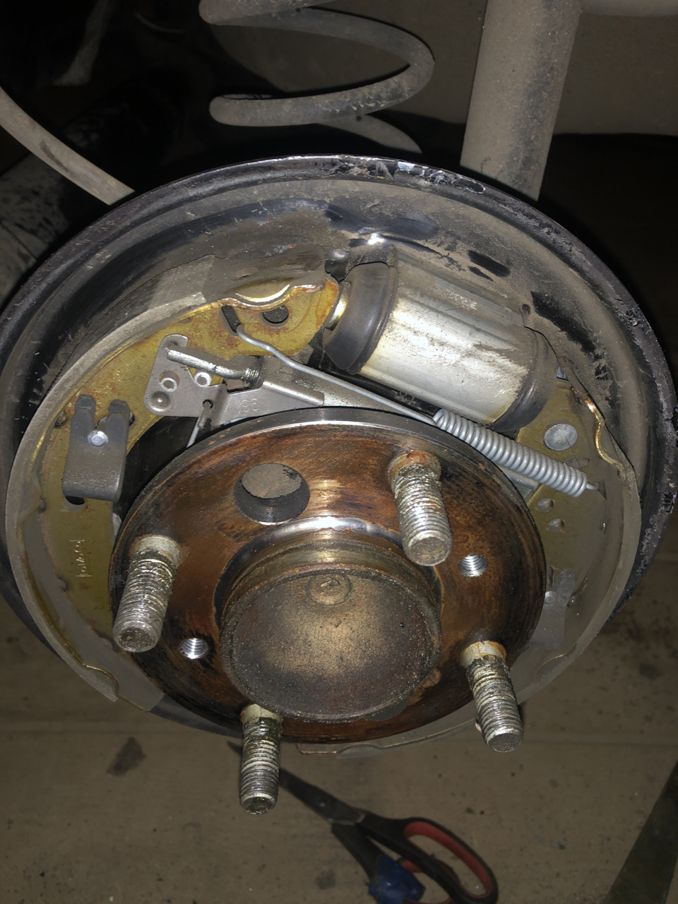 Проверка тормозной системы и натяжка ручника — Ford Fiesta (Mk VI), 1,6 ...