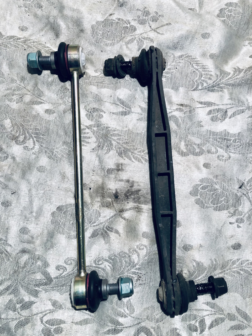 Стояла еще родная, отличий никаких по сути нету кроме исполнения корпуса — Ford Mondeo III ST220