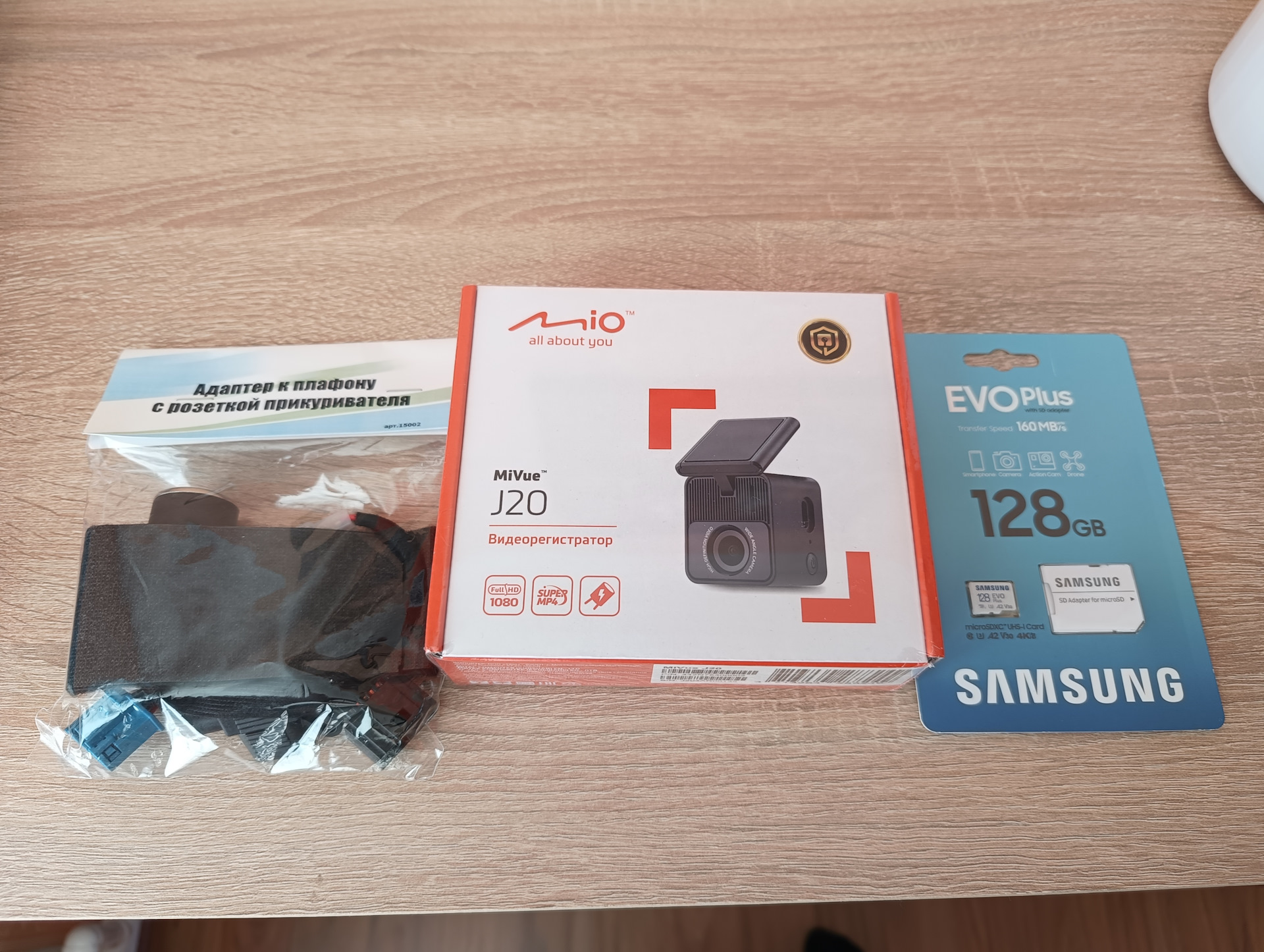 Видеорегистратор Mio MiVue J20 в Тигуан — Volkswagen Tiguan (2G), 2 л ...