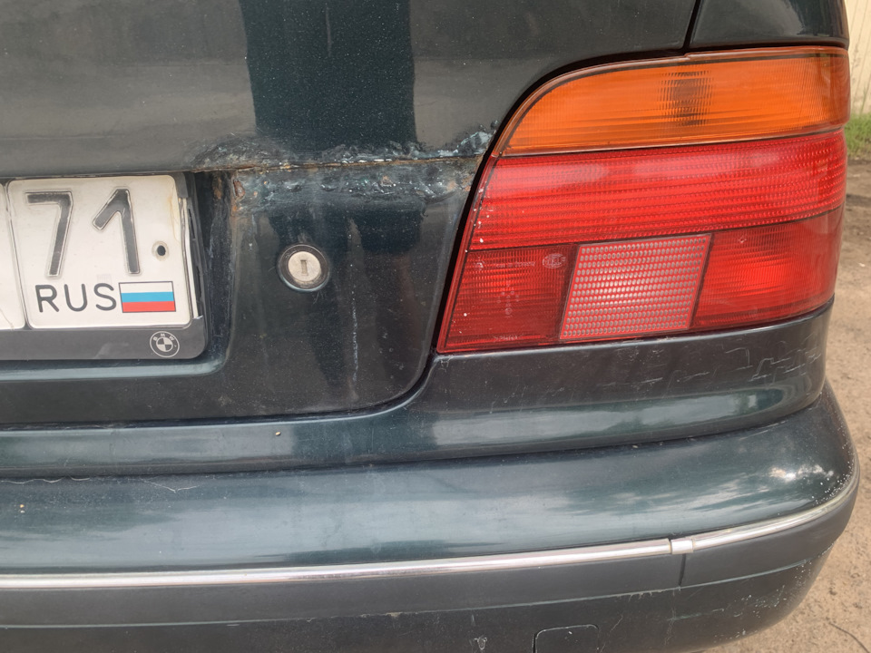 Замена и покраска крышки багажника — BMW 5 series (E39), 2,5 л, 2000 ...