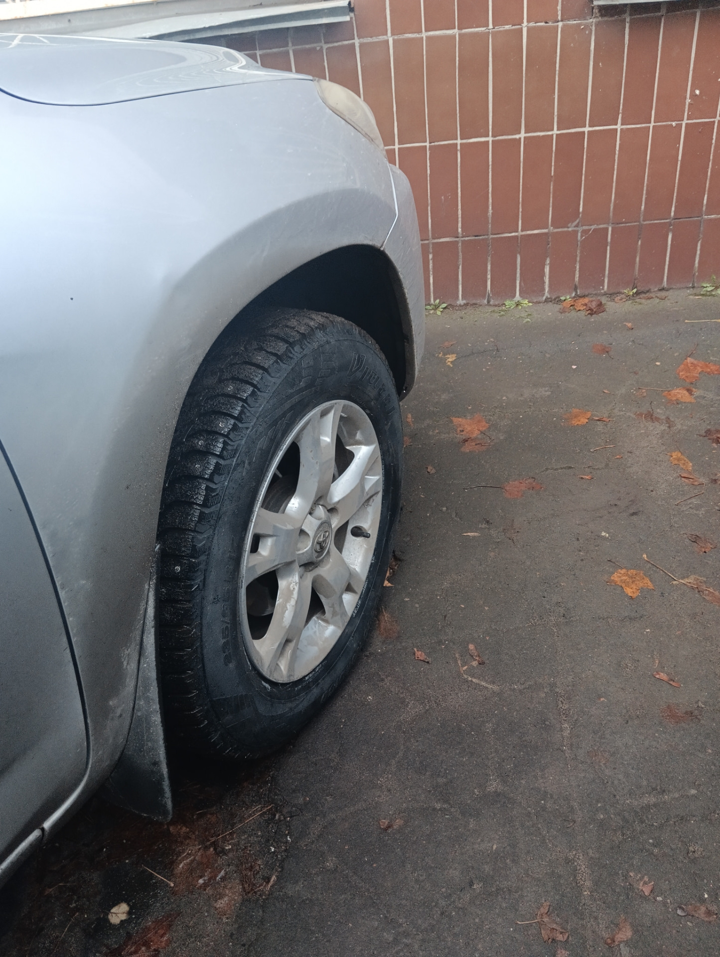 Зимняя новая резина viatti она же кама — Toyota RAV4 (III), 2 л, 2009 ...