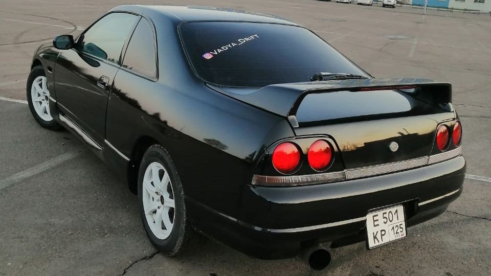 Nissan Skyline r33 Леона