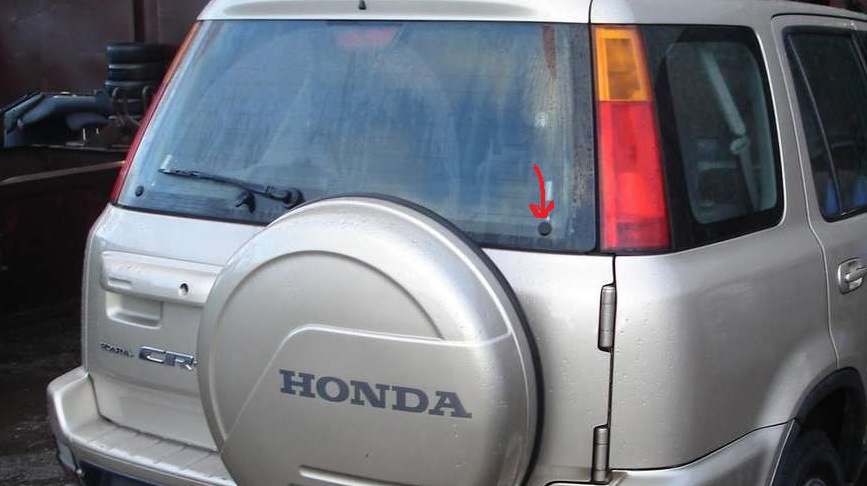 Стекло honda crv. Honda CRV rd1. Honda CR-V rd1 багажник. Заднее стекло Honda CR V rd1. Заглушки стекла багажника Honda CRV rd1.