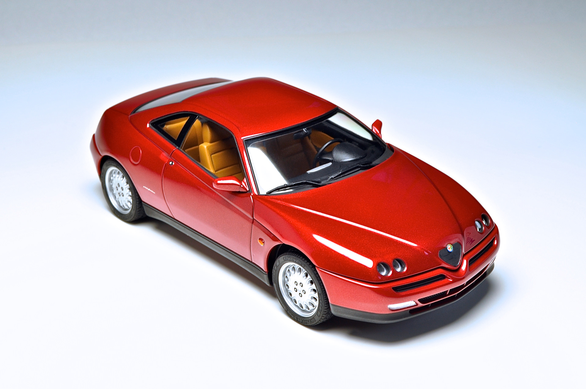 Ромео твин. Tamiya Alfa Romeo GTV. Alfa Romeo Twin Spark 16v. Alfa Romeo GTV 1996. Alfa Romeo 2000 GTV 1:43.