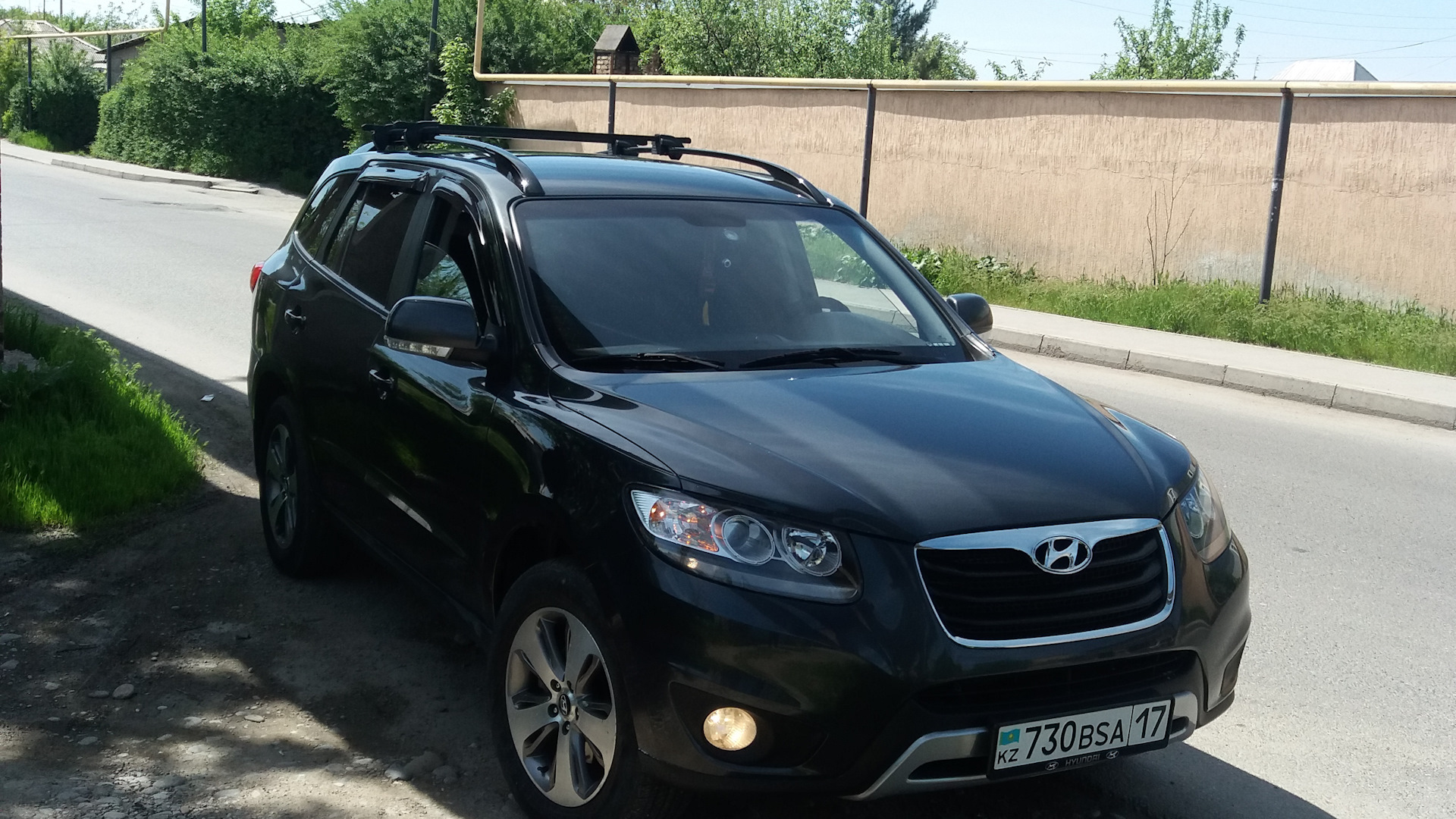 Hyundai Santa Fe (2G) 2.4 бензиновый 2012 | 2,4 мокрый асфальт. на DRIVE2