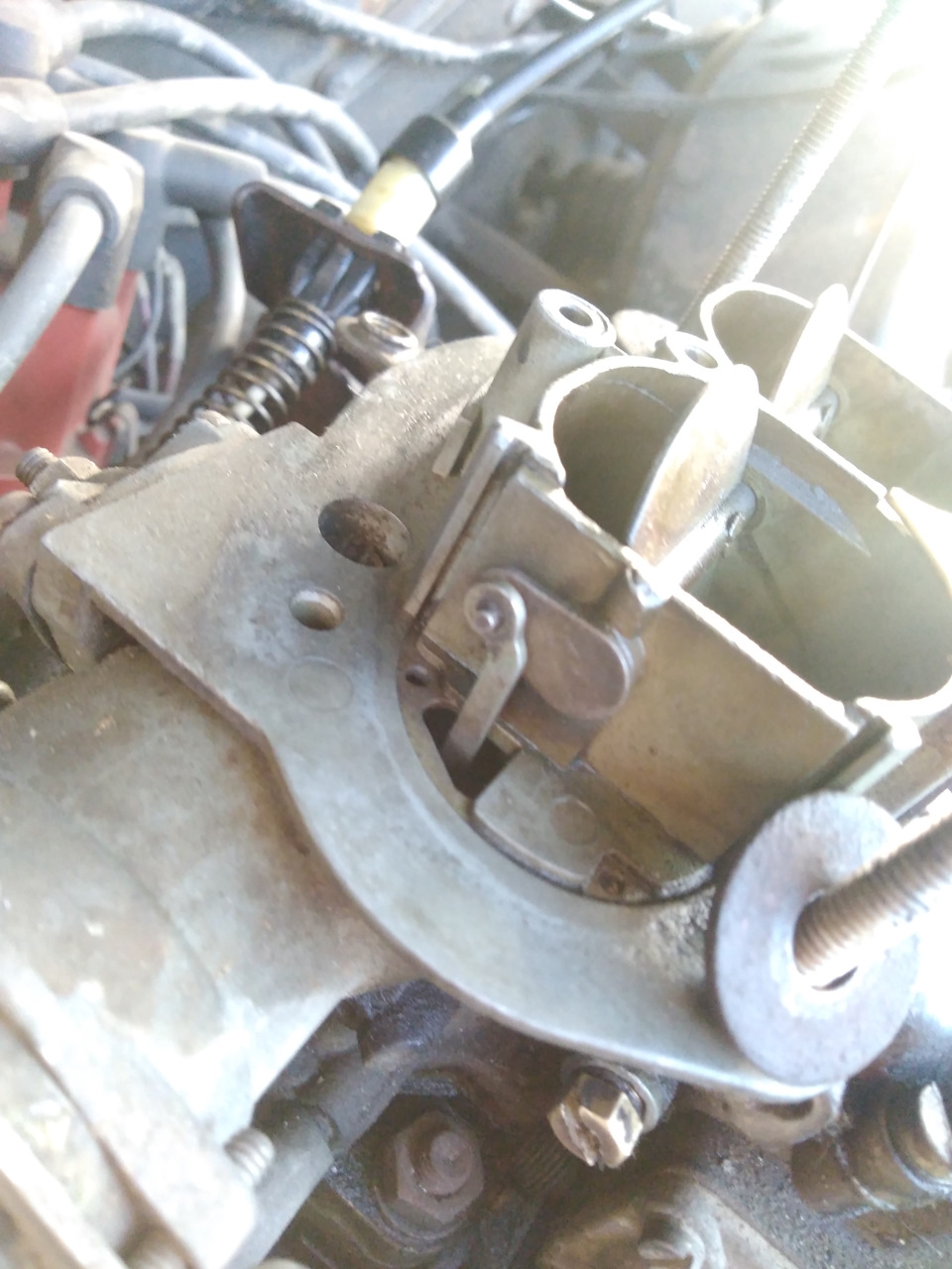 Переливает карбюратор и потек радиатор | нашел колпачки на диски — Ford ...
