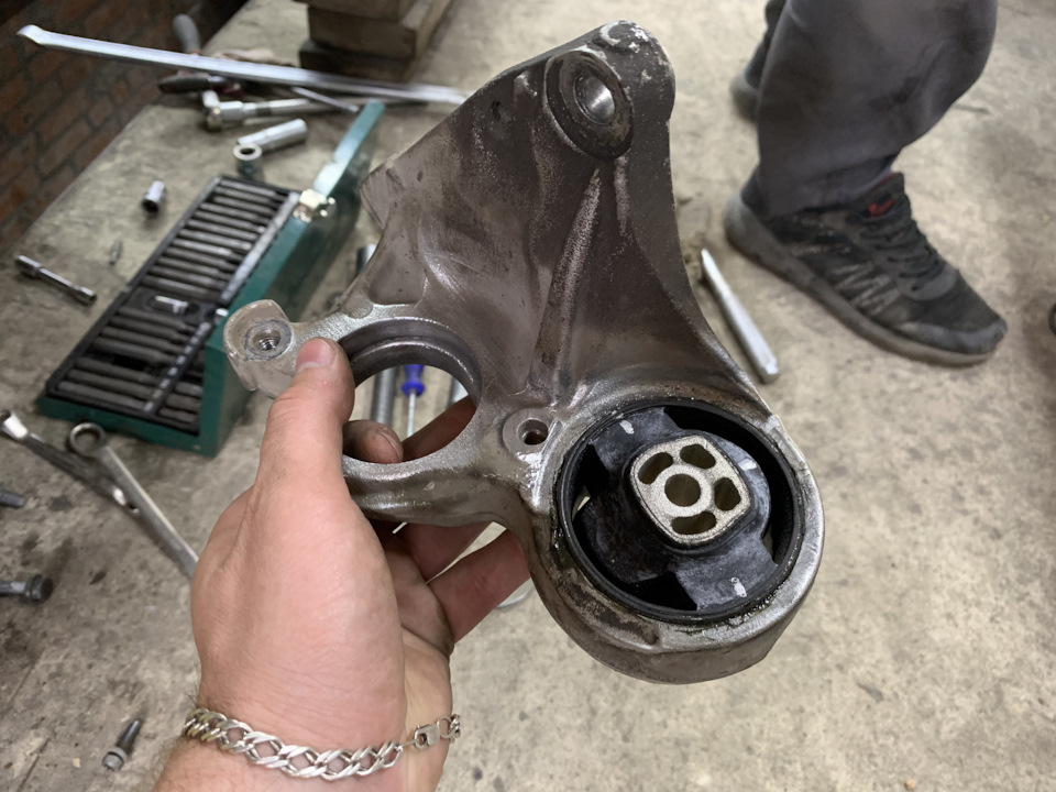 Опоры ДВС, сальники приводов — Peugeot 307, 2 л, 2006 года | другое ...