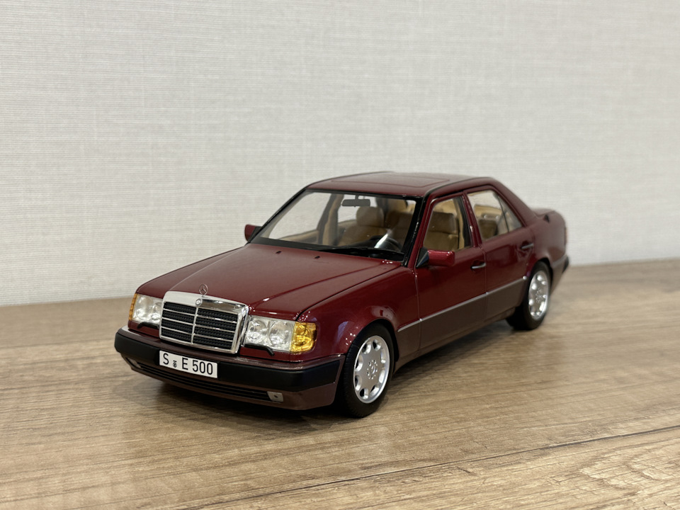 norev 1/18 Mercedes Benz 500 E W124 1991-1993 レッドメタリック