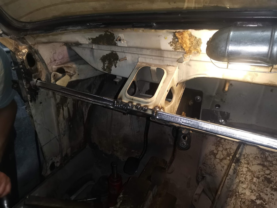 Усиление крепления рулевой колонки — Lada 2107, 1,5 л, 1992 года ...