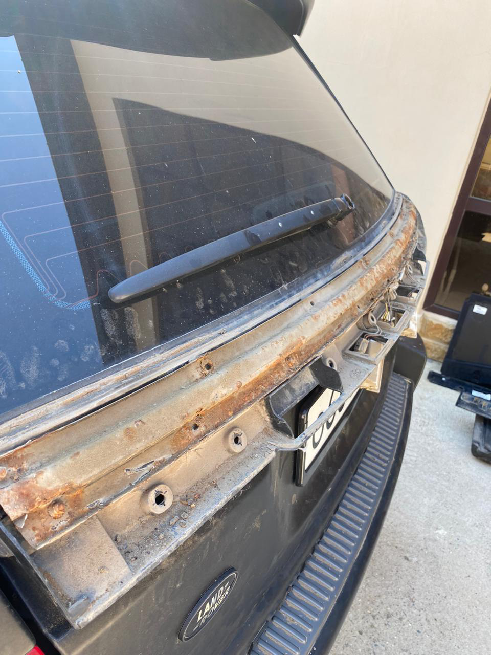 Вот и первый опыт владения старым LR) Заклинил замок багажника. — Land ...