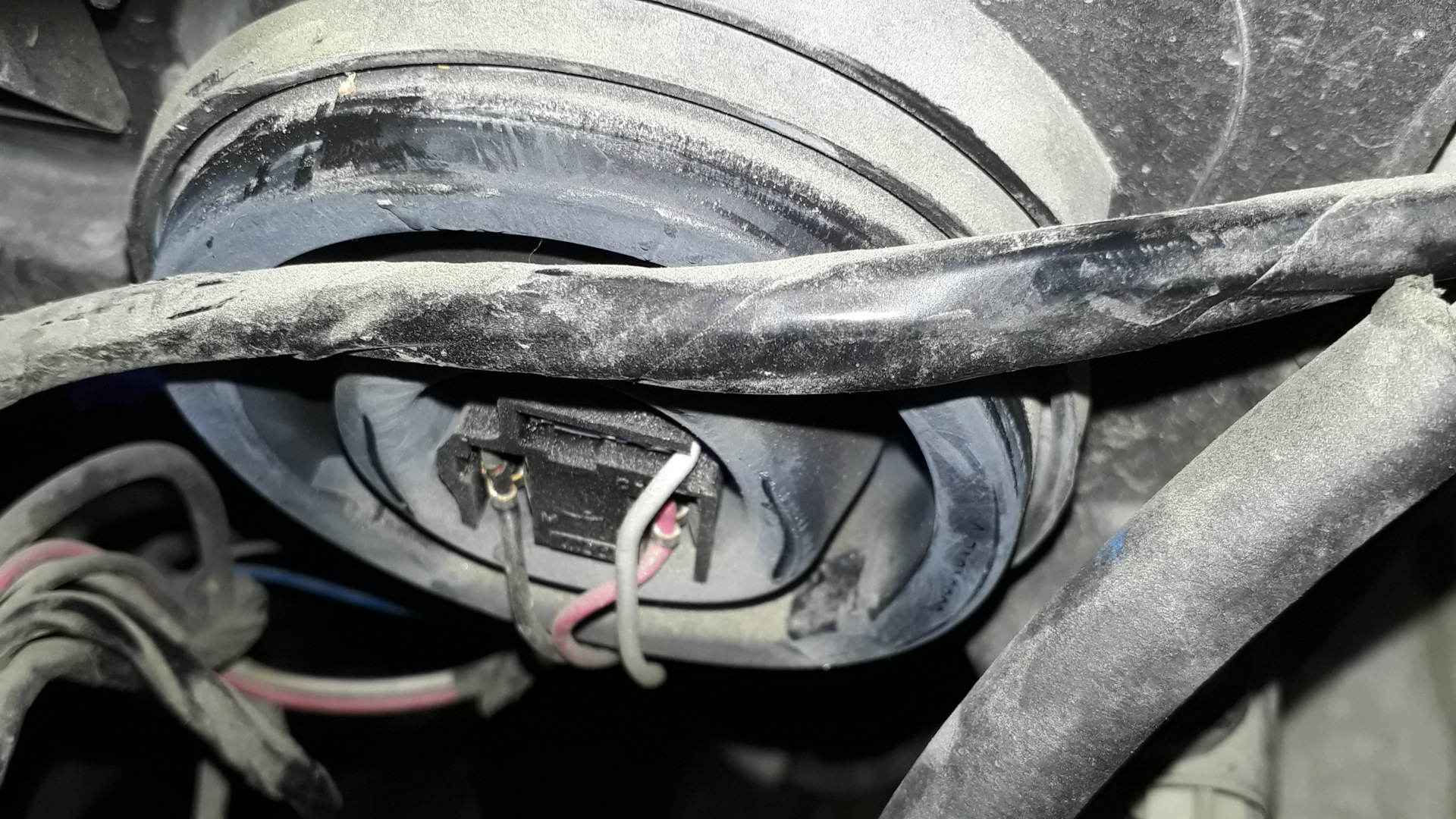 87 Замена Лампочек головного света в Ларгусе — Lada Largus Cross, 1,6 л ...