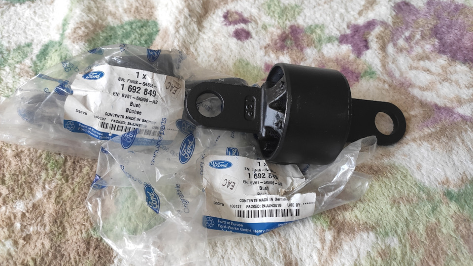 Фото в бортжурнале Ford Focus Hatchback III. Запчасти на фото: 1692849, 1692848