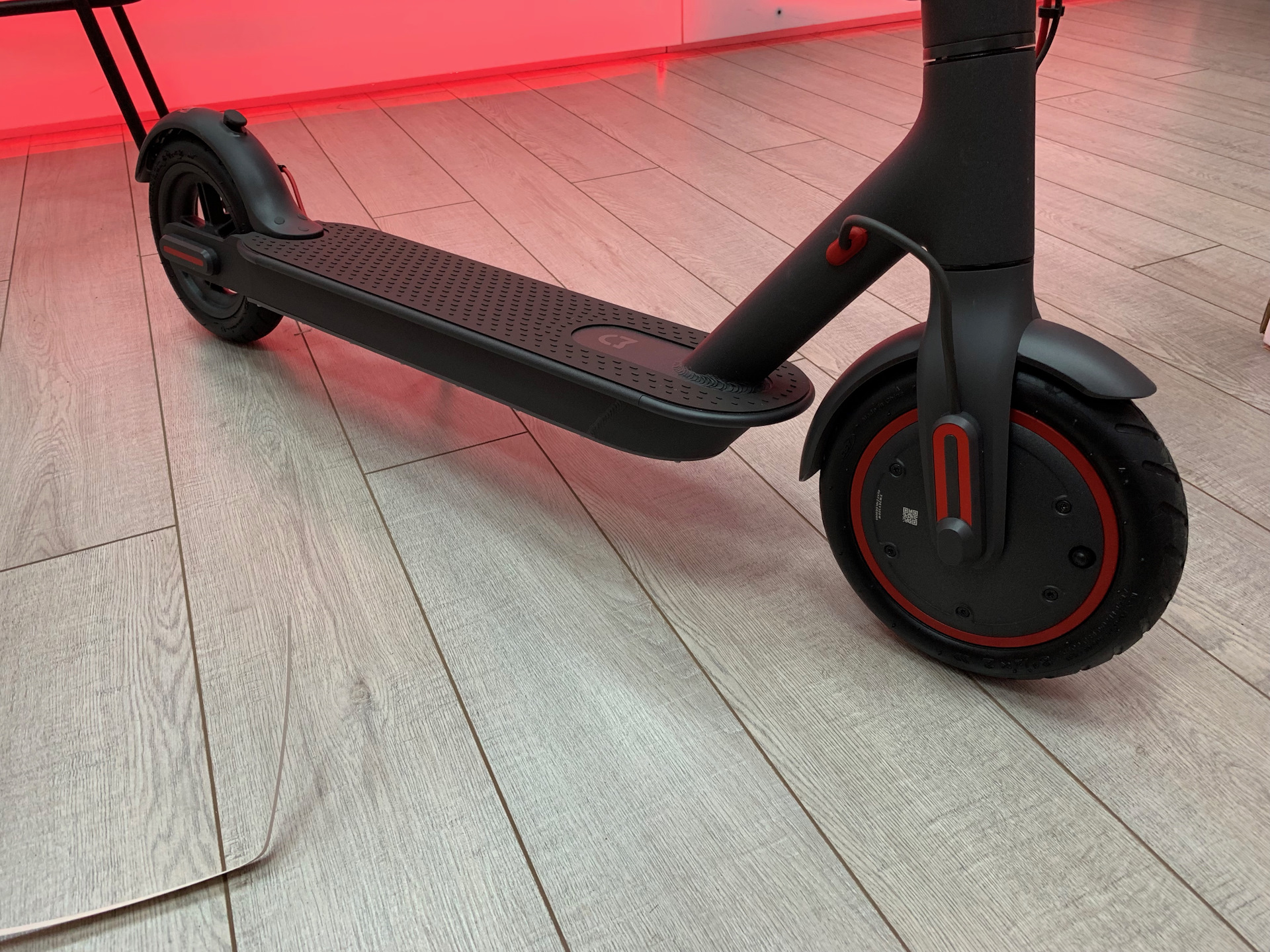 Самокаты xiaomi pro. Xiaomi Mijia m365 Pro. Самокат Xiaomi Mijia m365. Самокат Xiaomi m365 Pro. Электросамокат Xiaomi Mijia Electric Scooter m365 Pro.