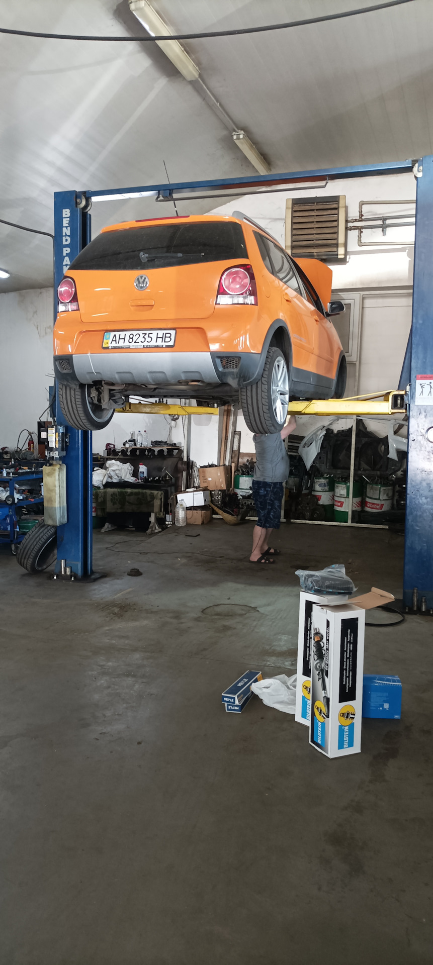 Передняя подвеска, замена опорных, амортизаторов. Приводной ремень ...