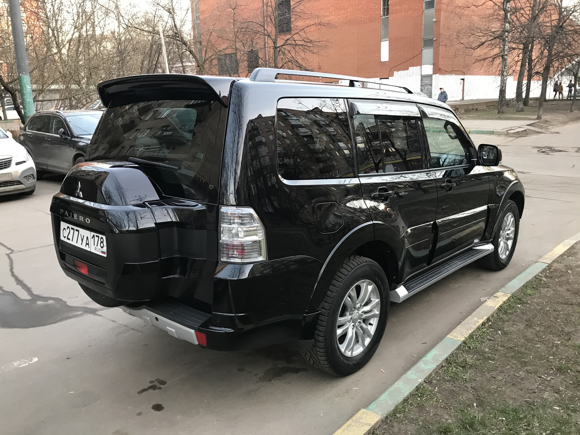 Паджеро 4 сравнение. Mitsubishi Pajero-IV, 2014. Pajero 4 2014. Паджеро 4 дизель. Паджеро 4 дизель 3.2.