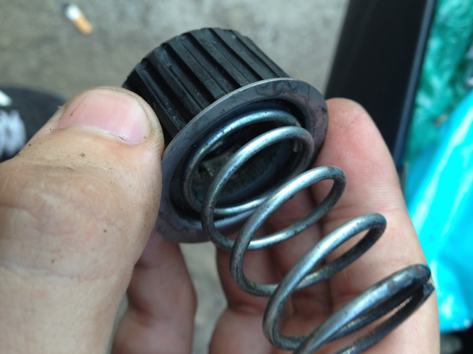 Устранение люфта рулевой колонки — Volkswagen Passat Variant (B3), 1,8 ...