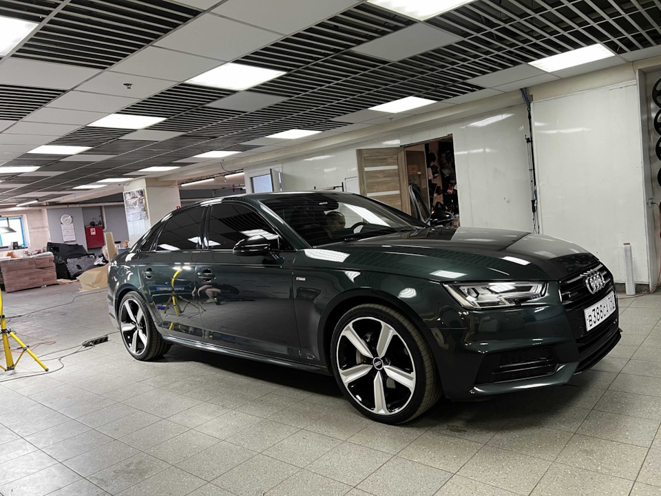 Алькантара на руле и ручке кпп — Audi A4 (B9), 2 л, 2017 года ...