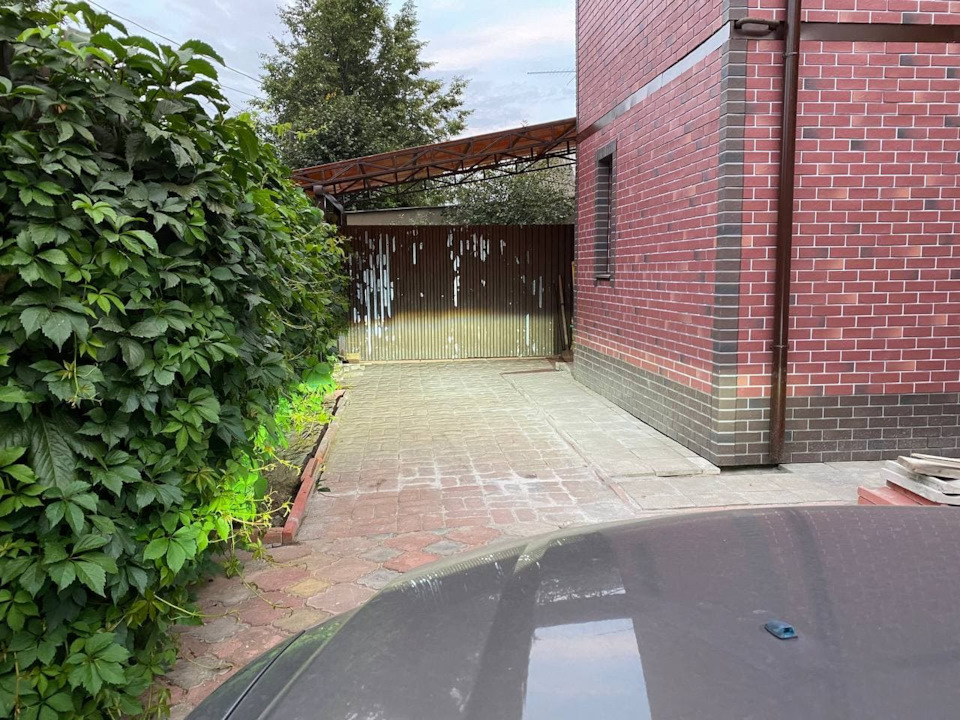 чуть дальше от стены — Ford Mondeo IV