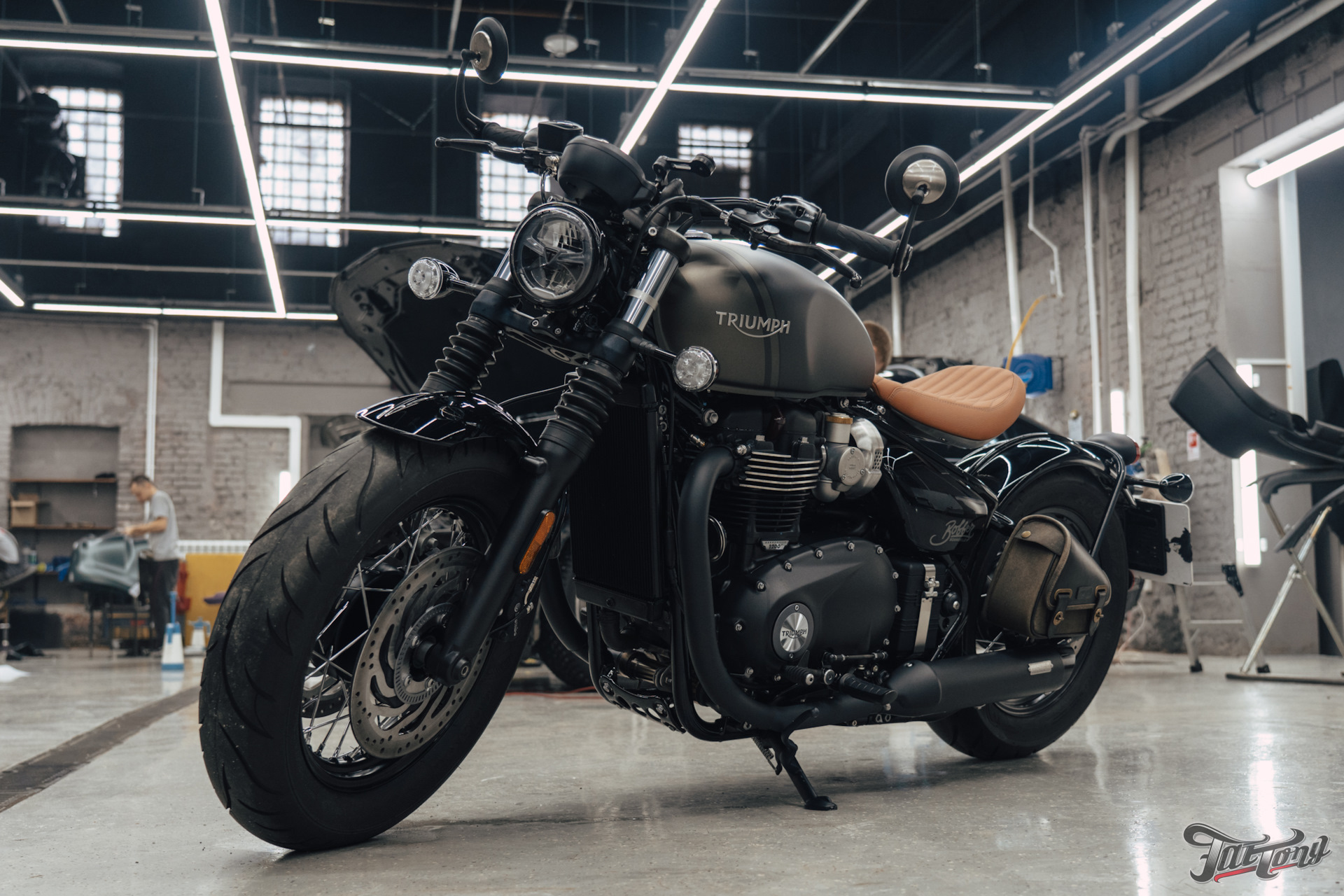 Поработали над выхлопной системой Triumph Bonneville Bobber 1200 и перешили  на него сиденье — FatTony на DRIVE2