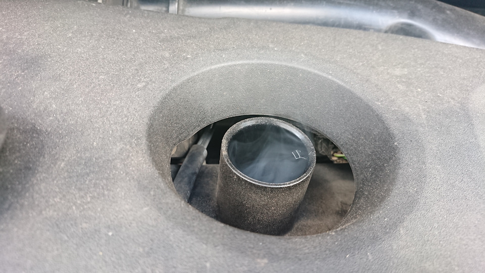 Дым из маслозаливной горловины — Ford Galaxy (Mk III), 2 л, 2013 года ...