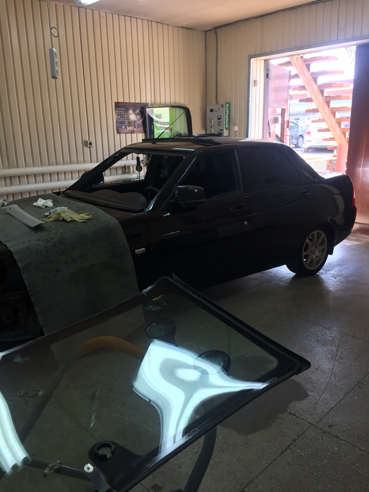Новое лобовое стекло — Lada Приора седан, 1,6 л, 2015 года | визит на ...