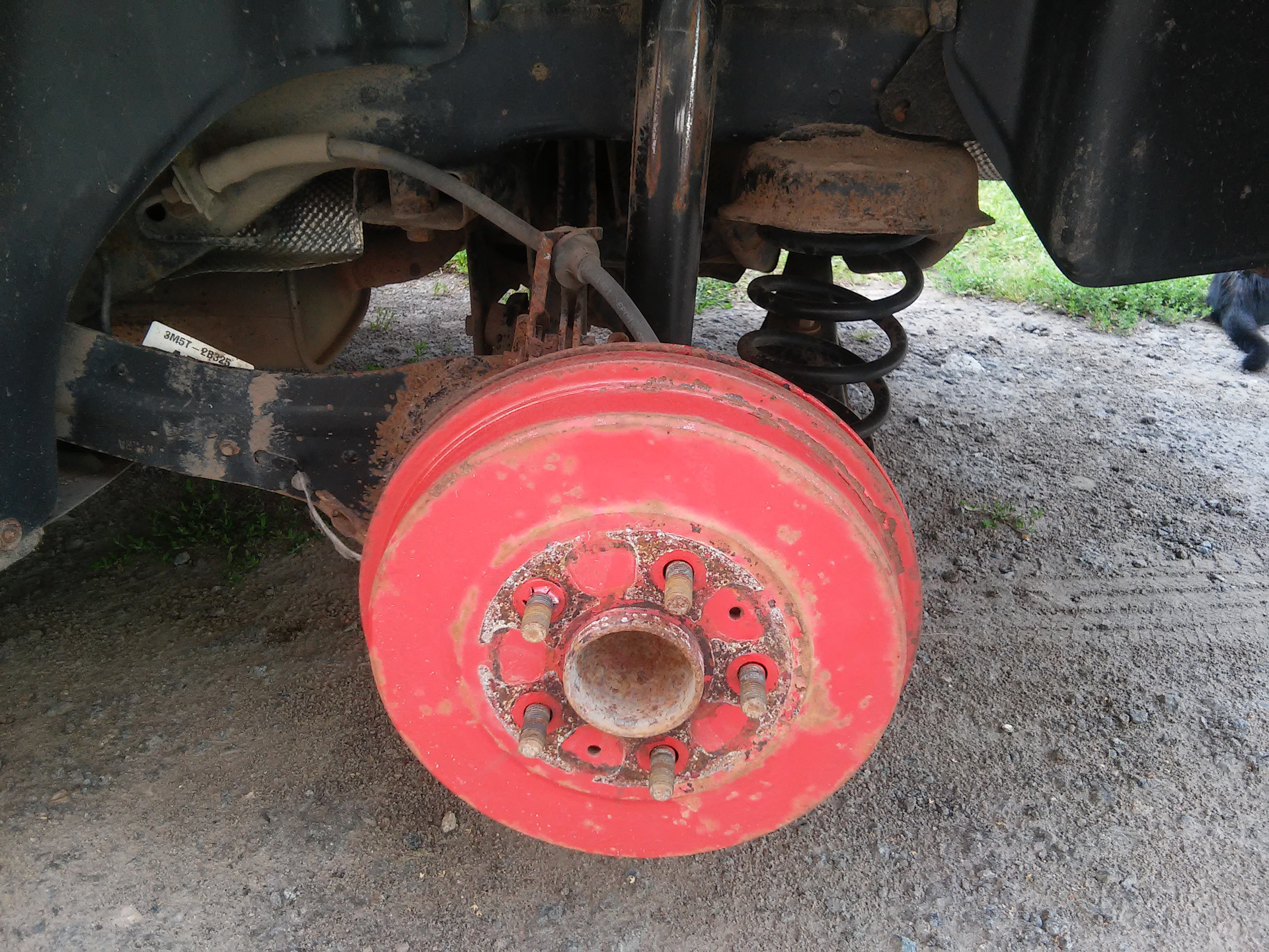 Замена задних (барабанных) колодок. — Ford Focus II Sedan, 1,8 л, 2008 ...