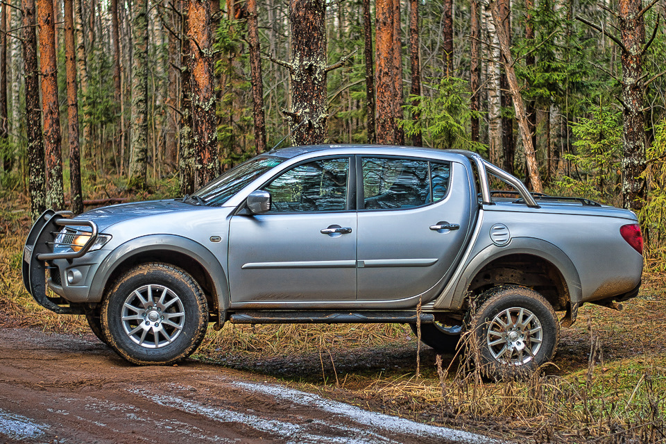 Mitsubishi l200 2011