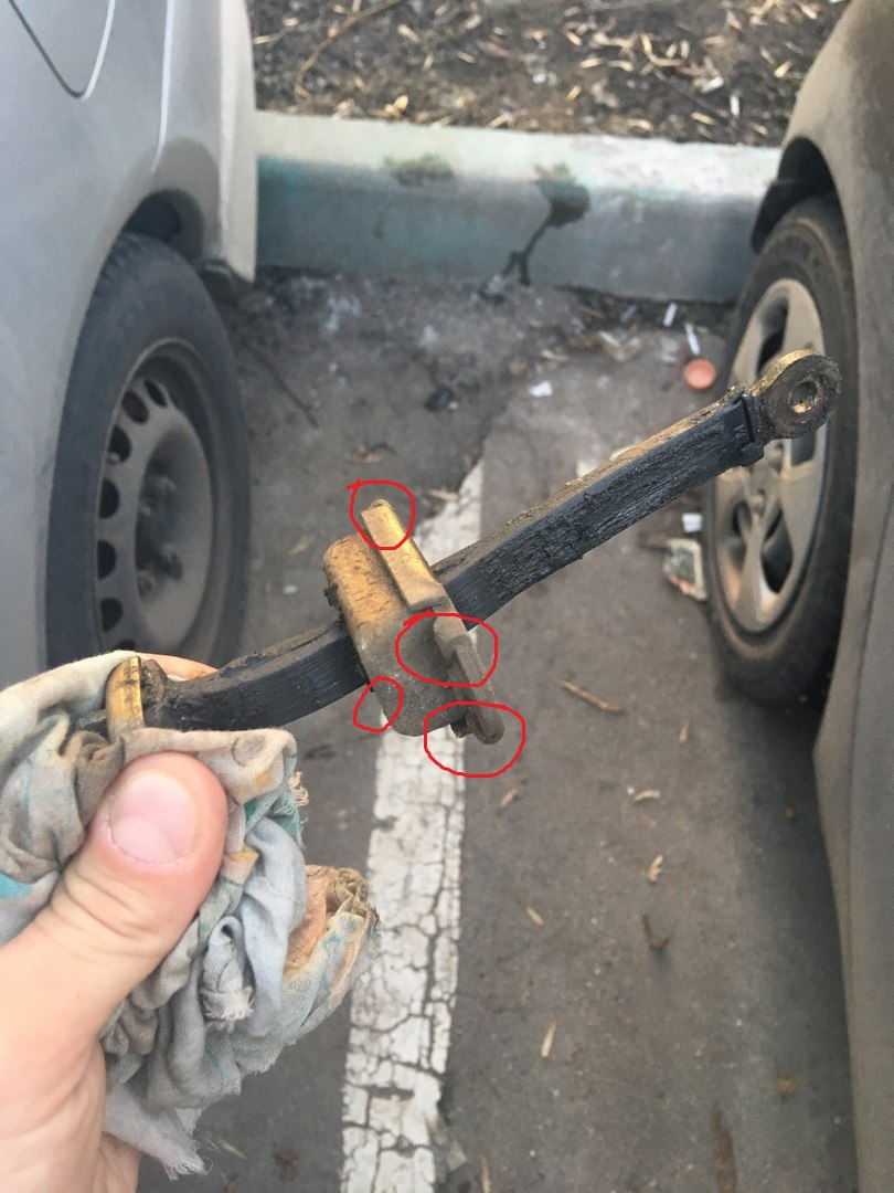 Отгибаем 4 усика плоскогубцами — Mitsubishi Carisma