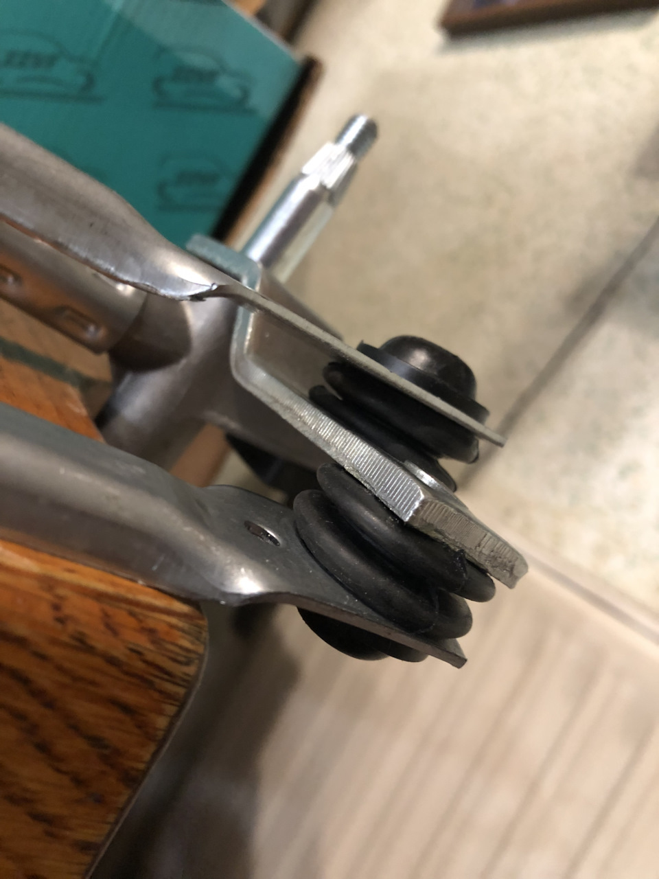 Трапеция дворников + фильтра — Ford Focus I Sedan, 1,6 л, 2004 года ...