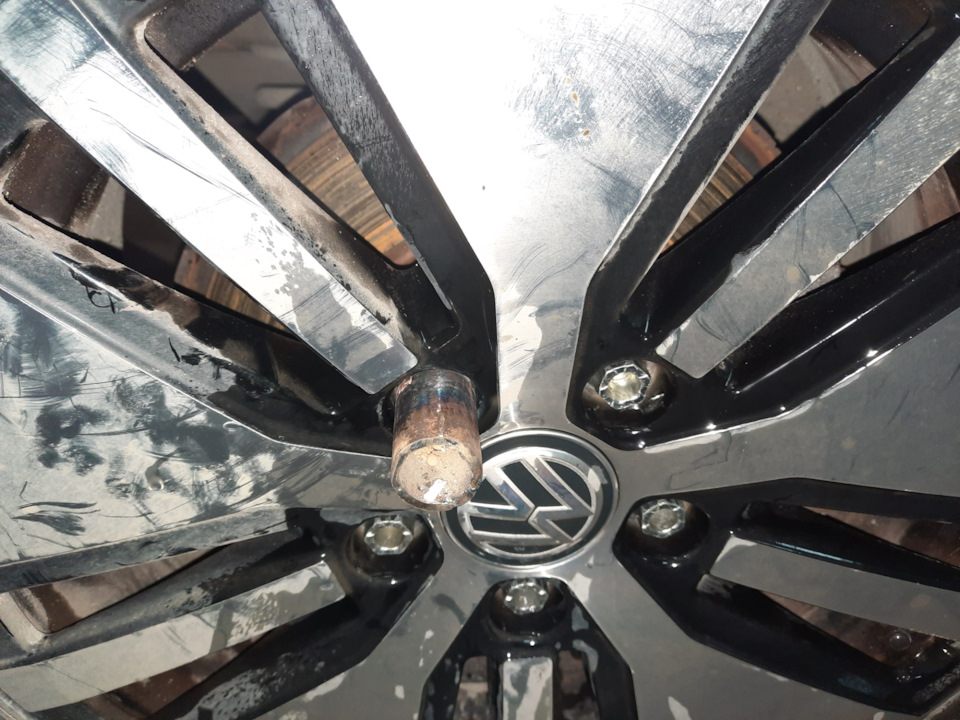 Откручиваем секретки колесных дисков без ключа. — Volkswagen e-Golf ...