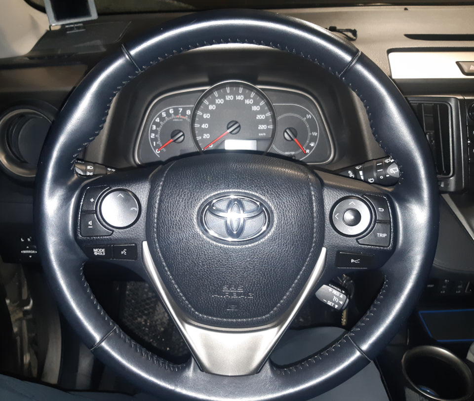 Тойота аква 2013 подогрев. Подогрев руля toyota rav4. Руль тойота рав 4 2020. Подогрев руля на рав 4. Подогрев руля на рав 4.