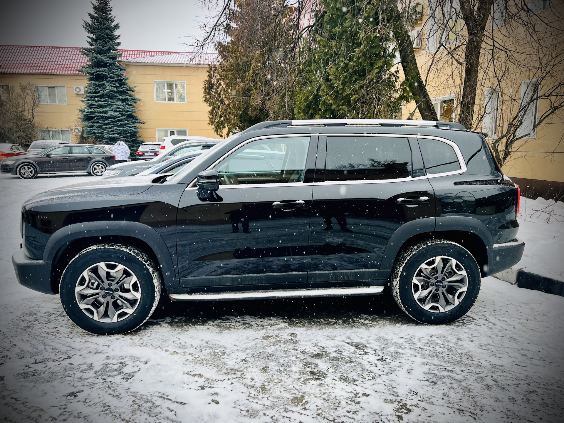 Аккумулятор хавал дарго. Хавал Дарго. Haval Dargo фаркоп. Хавал Дарго багажник. Haval Dargo x графитовый кварц.