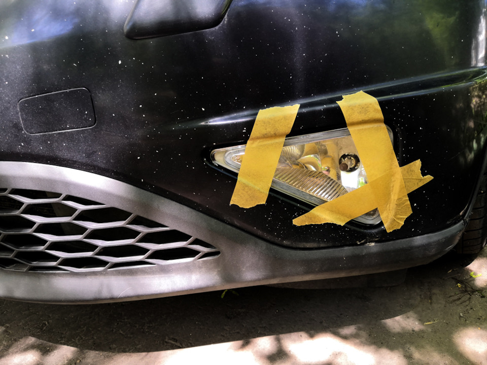 Обслуживание передних тормозов. Замена стекла левой противотуманки ...