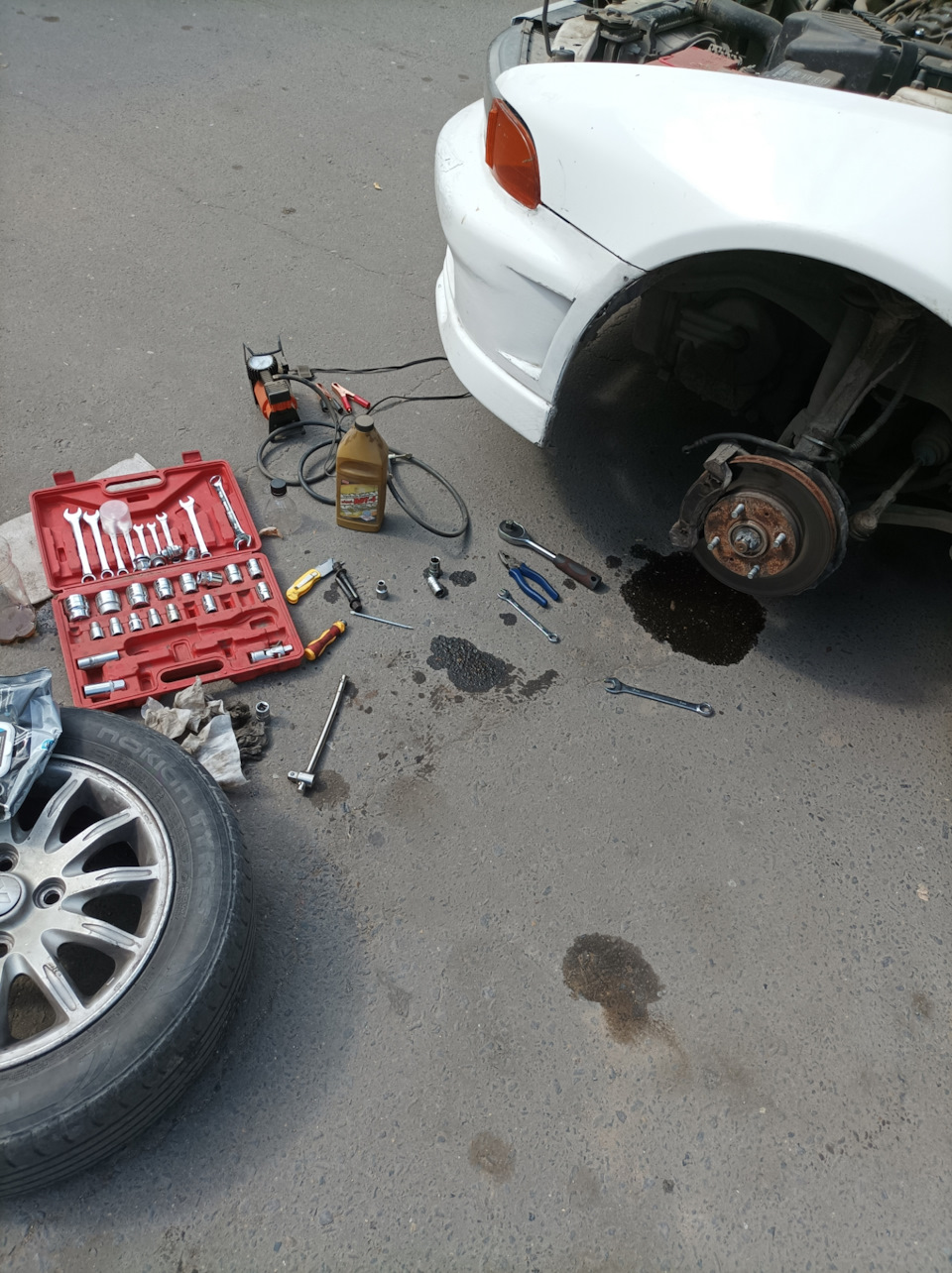 Заклинил поршень в суппорте — Mitsubishi Galant (8G), 1,8 л, 1997 года ...