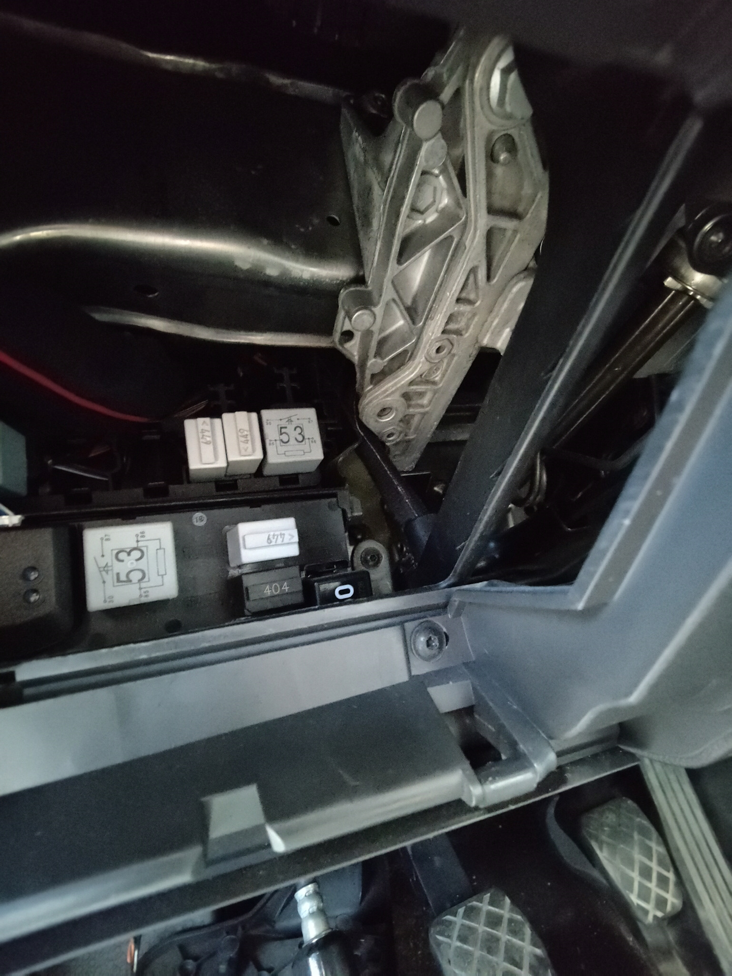 Щелкает педаль сцепления — Volkswagen Golf Mk5, 1,6 л, 2007 года ...