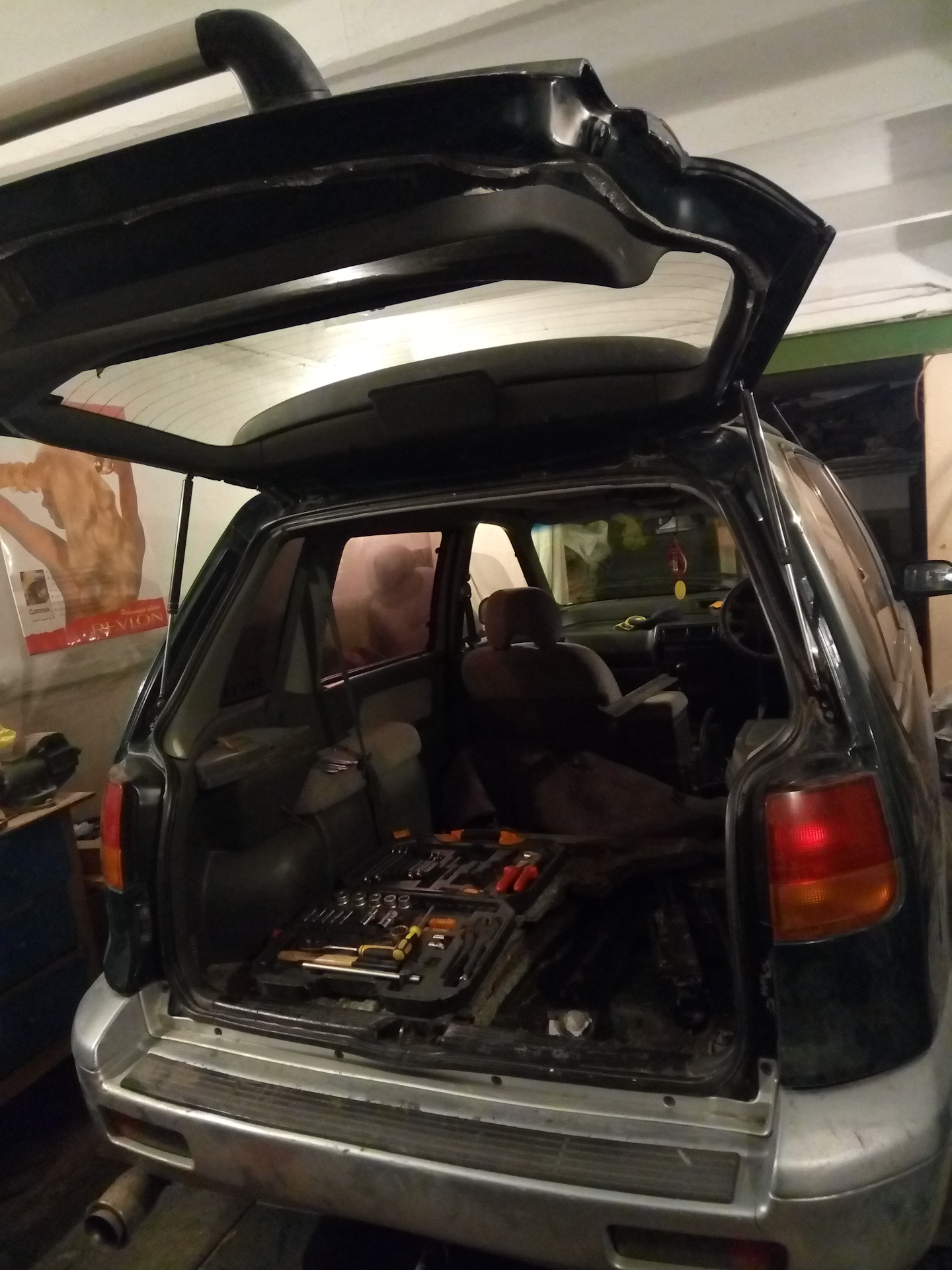 Как снять багажник с автомобиля Стойка багажника - Mitsubishi RVR (1G), 2 л, 1992 года кузовной ремонт DRIVE2