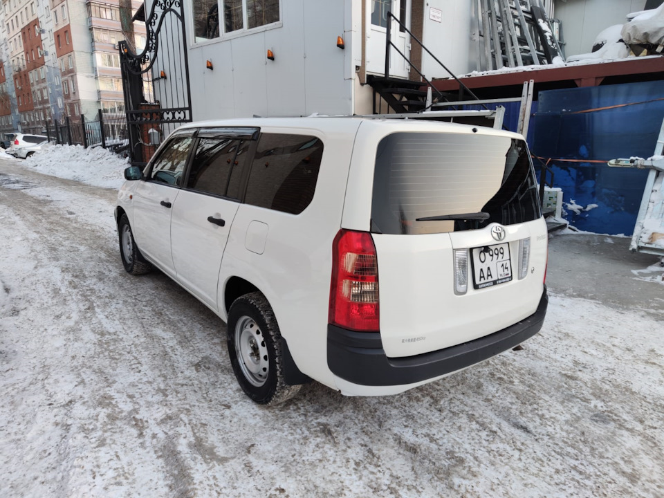 Тойота пробокс красноярск. Чехлы на Toyota Probox. Toyota Probox сбоку. Тойота Пробокс вид сбоку. Пробокс Размеры.