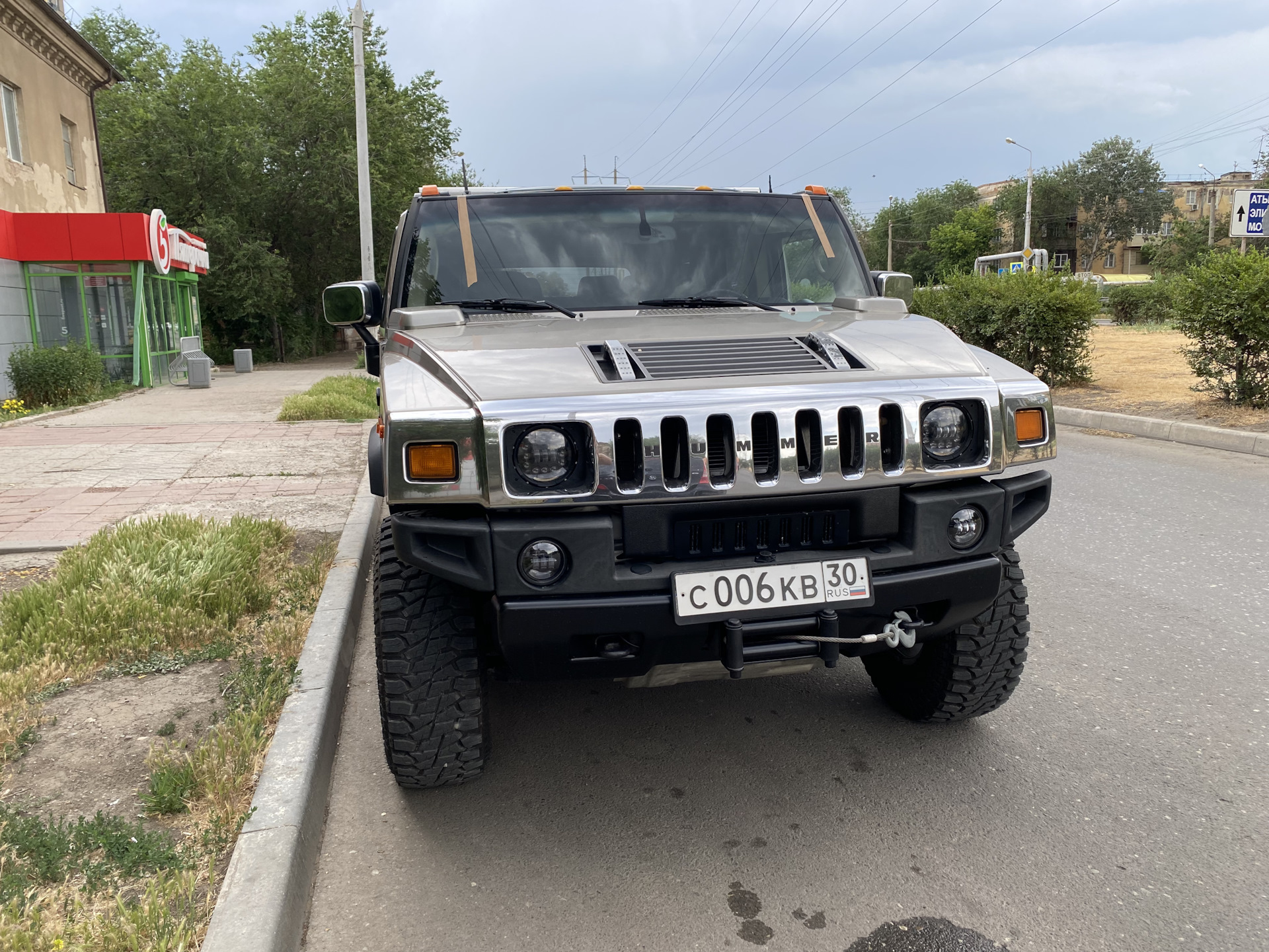 Новое лобовое стекло — Hummer H2, 6 л, 2003 года | визит на сервис | DRIVE2